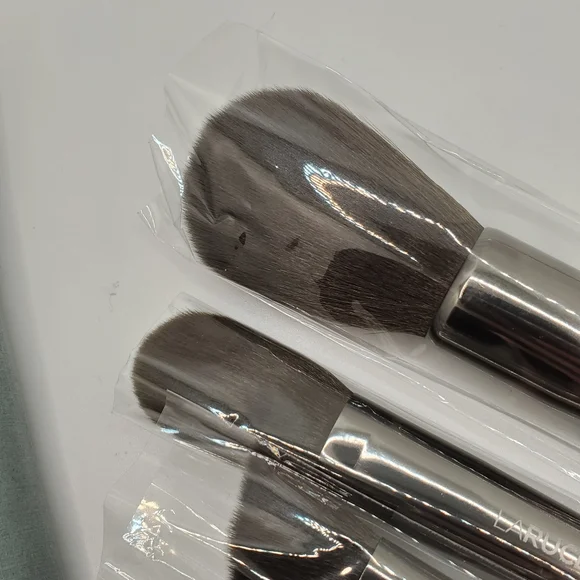 Laruce 4 PC Vegan Hypoallergenic Face Cosmetic Makeup Brush Set NEW - Picture 6 of 8